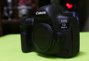 Canon EOS 5D Mark IV Digital Camera