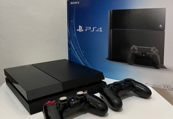 (FOR SALE) Sony PS4 (Jet Black, 500GB) + 3 Games + 2 Controllers